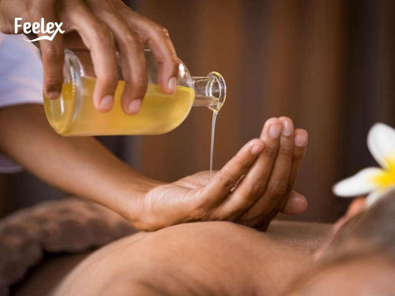 Dầu Oliu Massage toàn thân: Lợi ích và Cách sử dụng Hiệu Quả Có thể ủ ấm dầu massage body trước khi thoa lên cơ thể