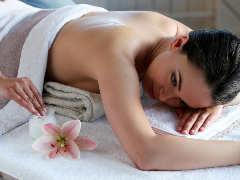 Dầu Oliu Massage toàn thân: Lợi ích và Cách sử dụng Hiệu Quả Lợi Ích Của Dầu Olive Trong Chăm Sóc Da Toàn Thân