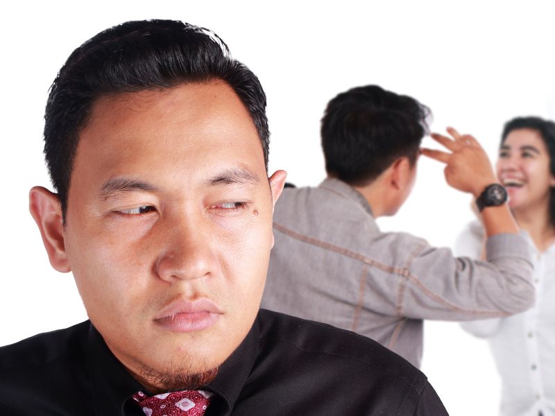 8 Dấu Hiệu Chàng Đã Nghiện Bạn Mà Mọi Cô Gái Nên Biết Chàng Thể Hiện Sự Ghen Tuông Nhẹ