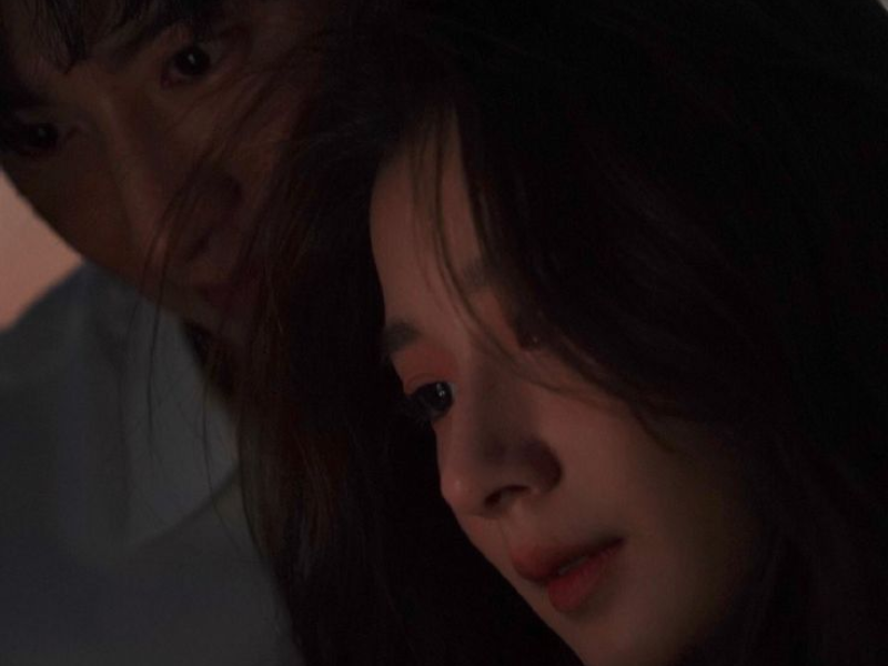 Lụy tình là gì? Dấu hiệu và cách vượt qua lụy tình là gì