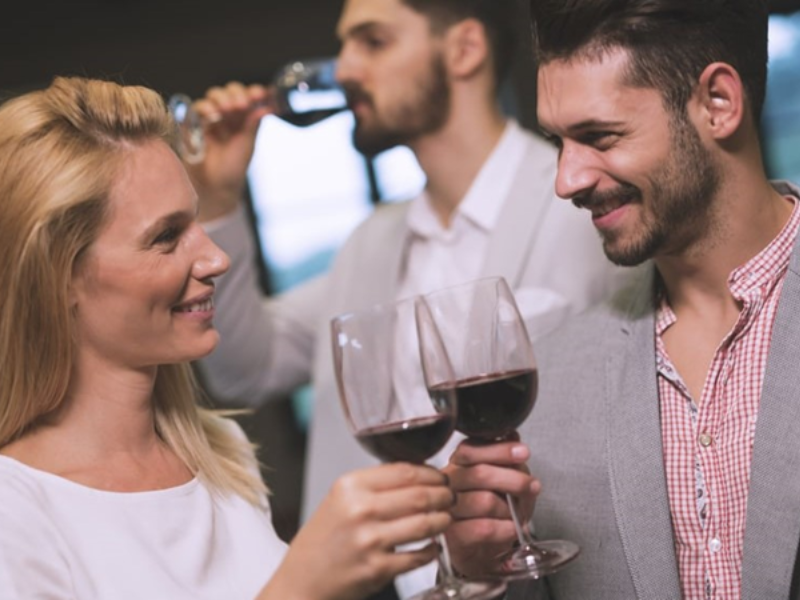 Cuckold là gì? Giải mã tâm lý và ý nghĩa của cuckold xu hướng cuckold